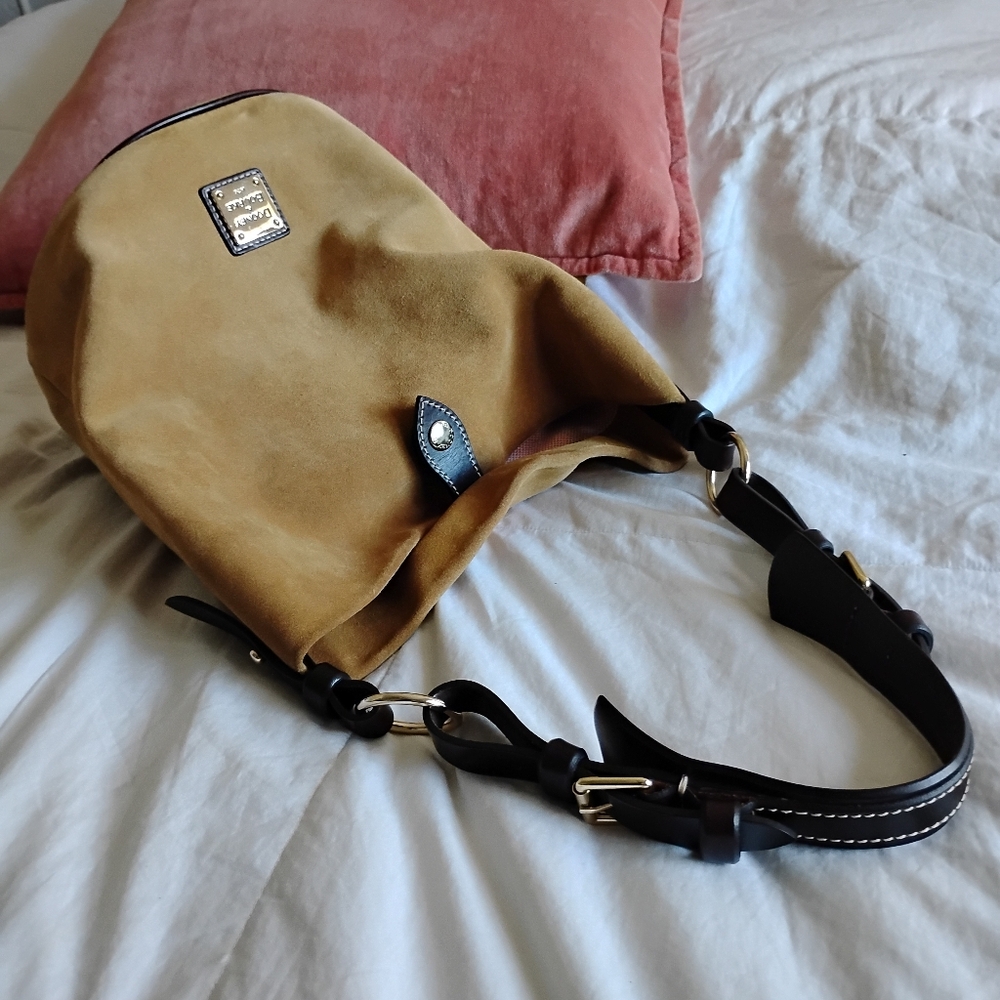 Dooney and Bourke shouldbag bucket